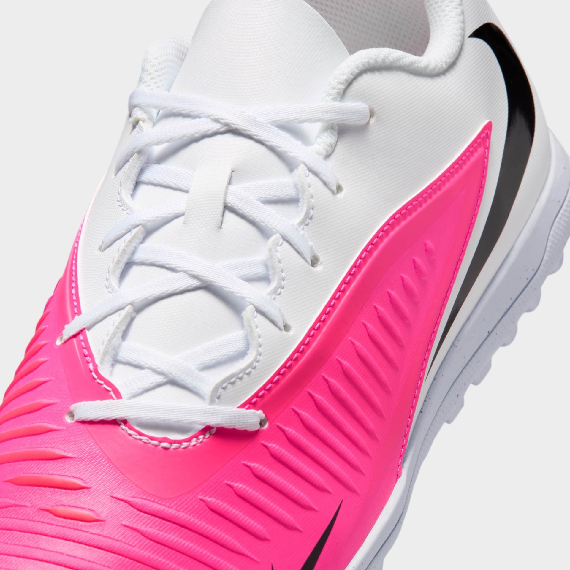 Chuteira Society Nike Phantom 6 Club Low  - Foto 7