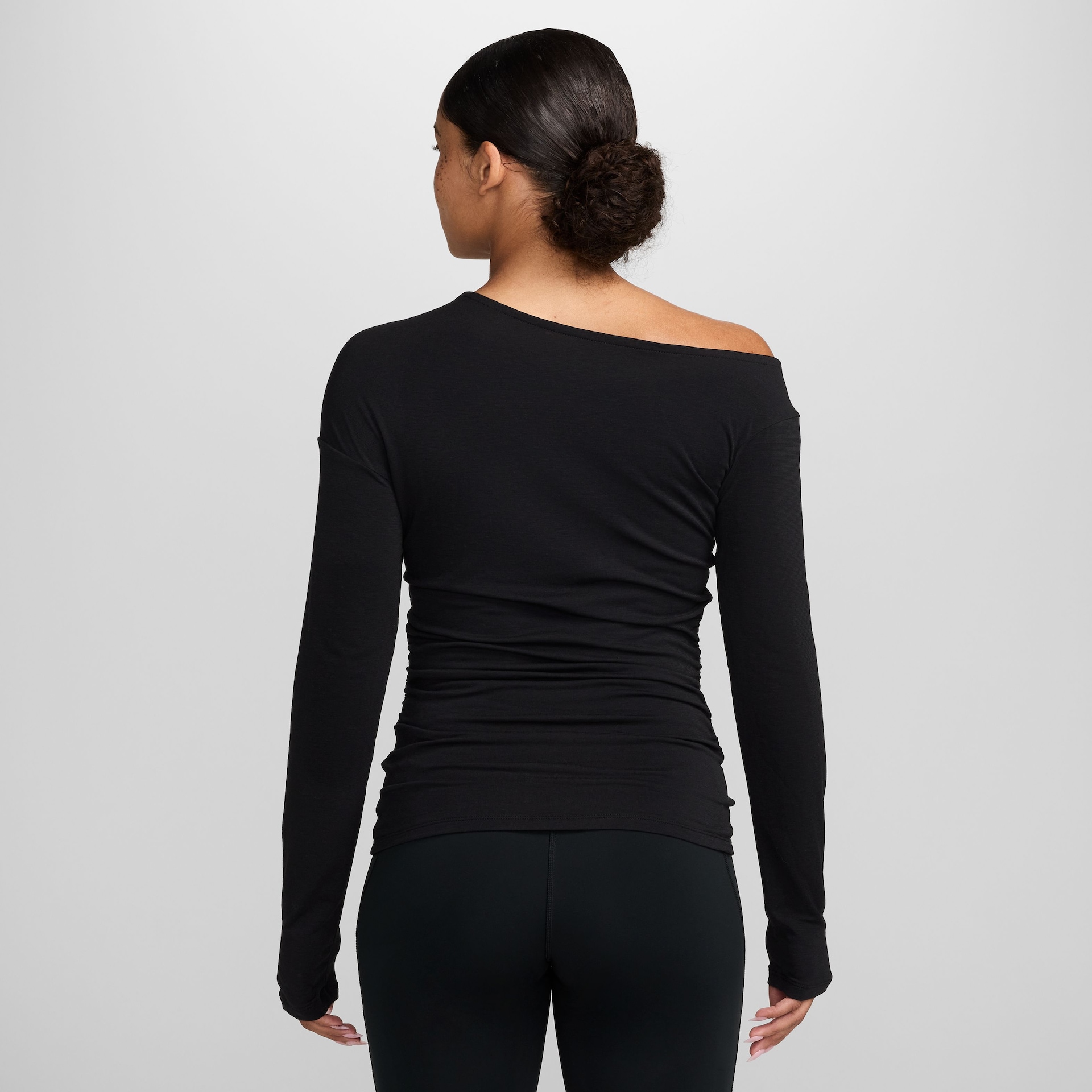 Camiseta Dri-FIT Manga Longa Nike One Relaxed Feminina - Foto 2