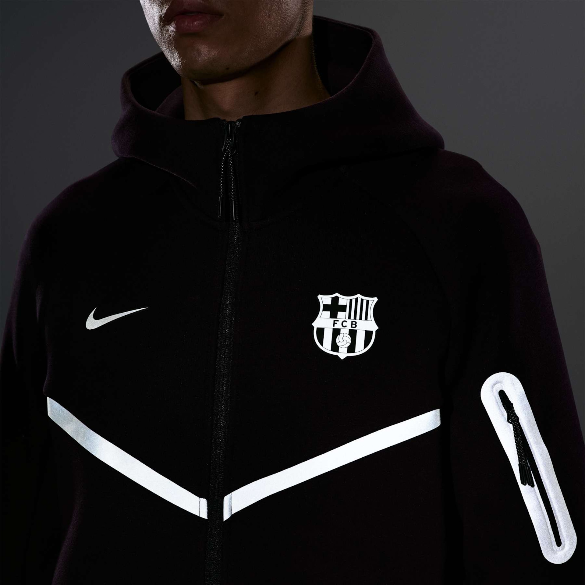 Jaqueta Barcelona Nike Tech Fleece Windrunner Masculina - Foto 6