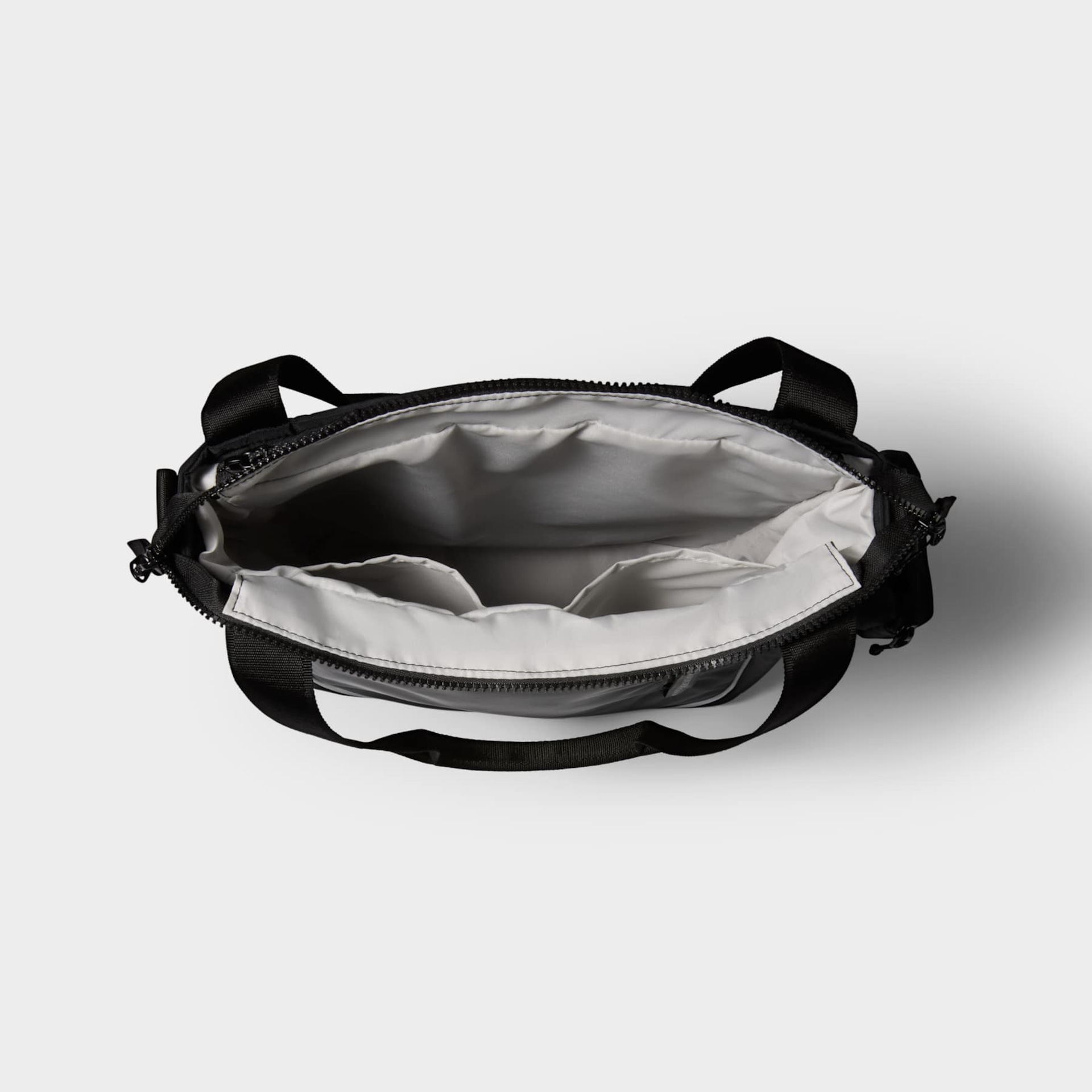 Bolsa Nike Sportswear Commute Tote Reflective Unissex - Foto 5