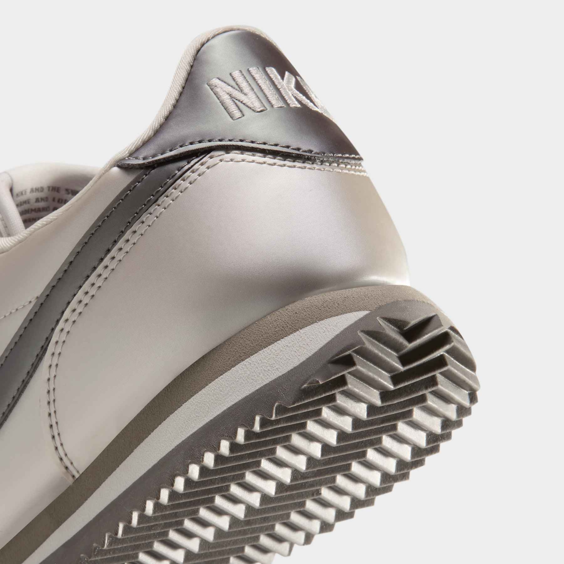 Tênis Nike Cortez SE Feminino - Foto 8