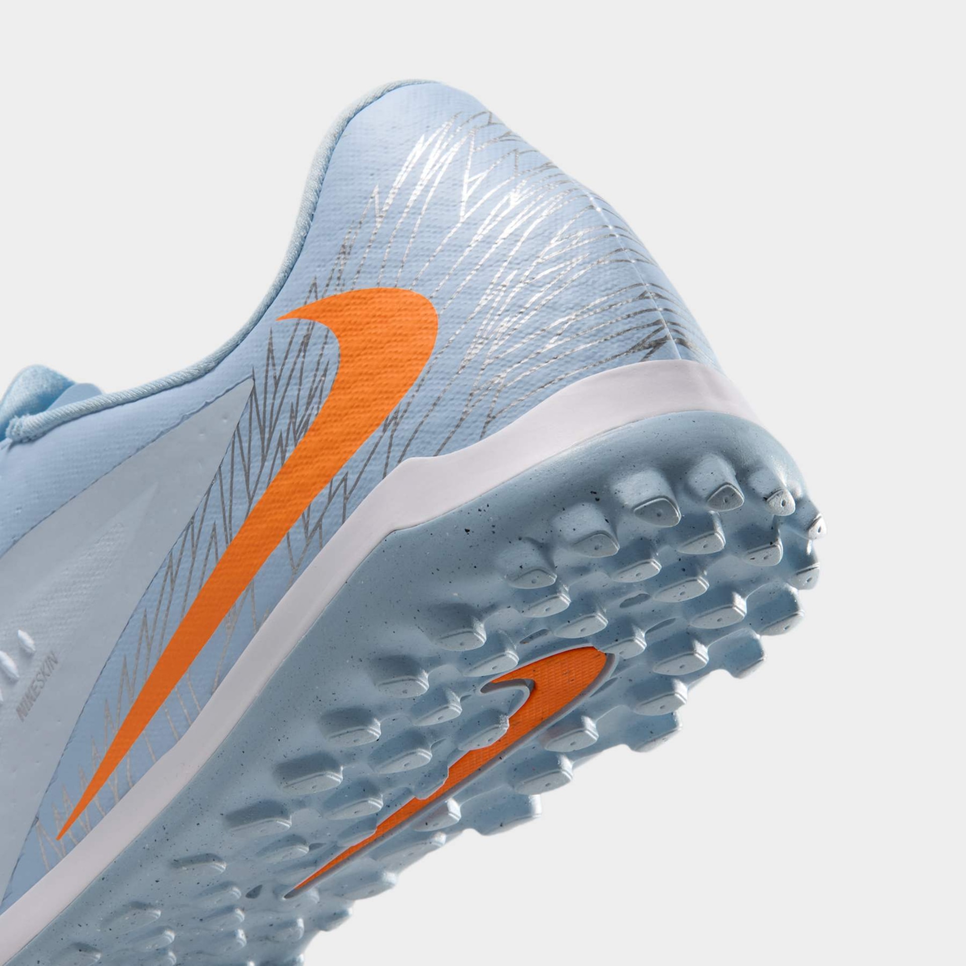 Chuteira Society Nike Phantom 6 Academy Low - Foto 8