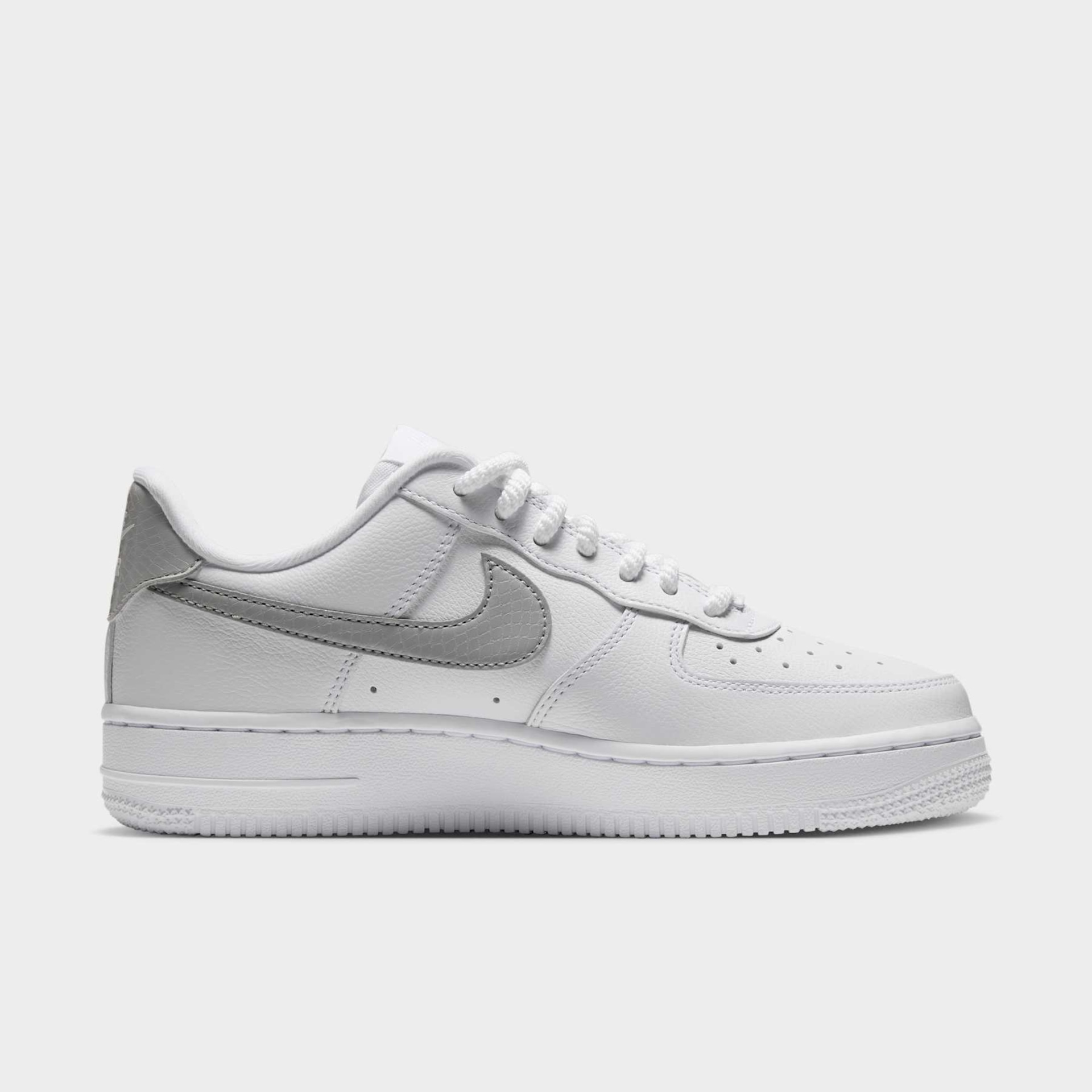 Tênis Nike Air Force 1 '07 Essential Feminino - Foto 3