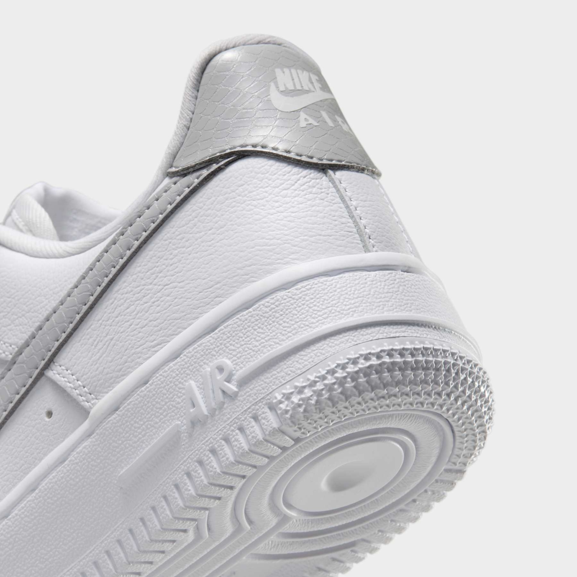 Tênis Nike Air Force 1 '07 Essential Feminino - Foto 8