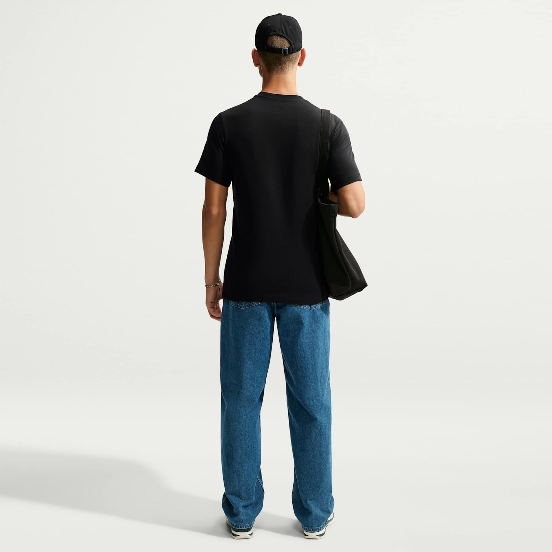 Camiseta Nike Sportswear Club Connect Masculina - Foto 5