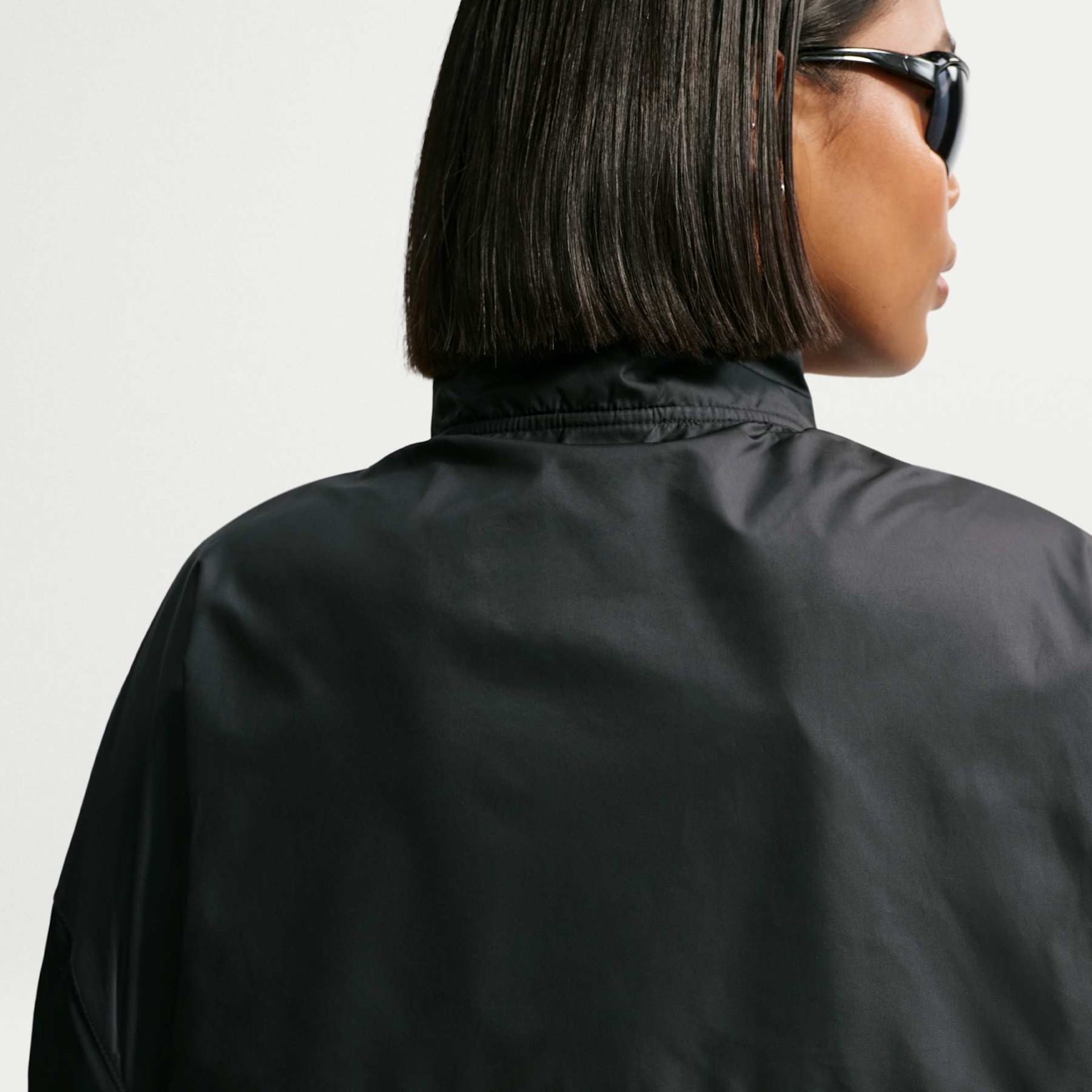 Jaqueta Nike Athletics Water-Repellent Feminina - Foto 2