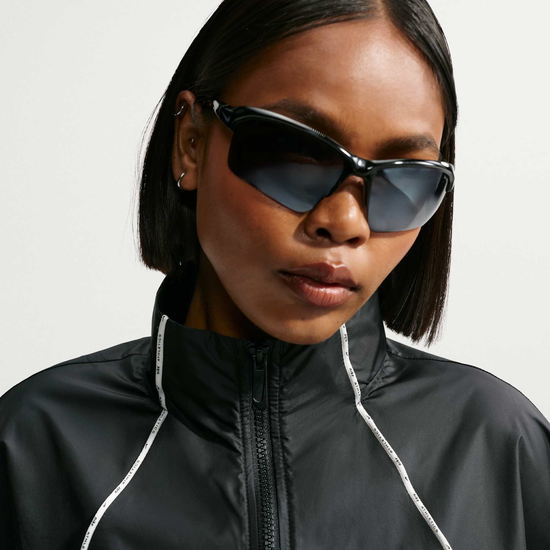 Jaqueta Nike Athletics Water-Repellent Feminina - Foto 3