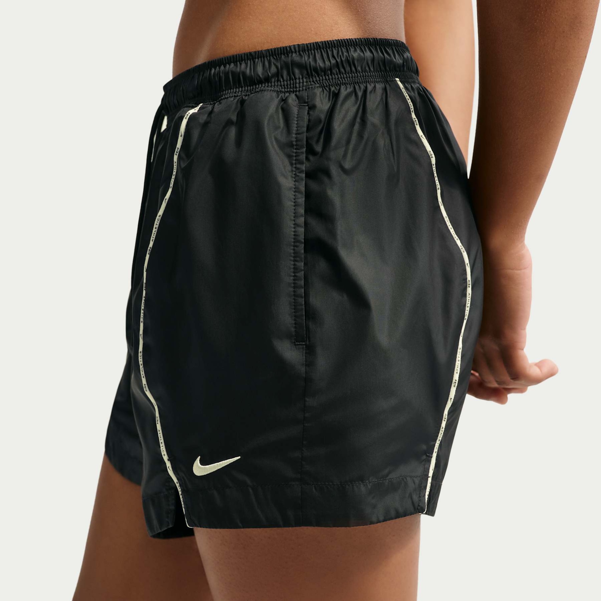 Shorts Nike Athletics Woven Feminino - Foto 3