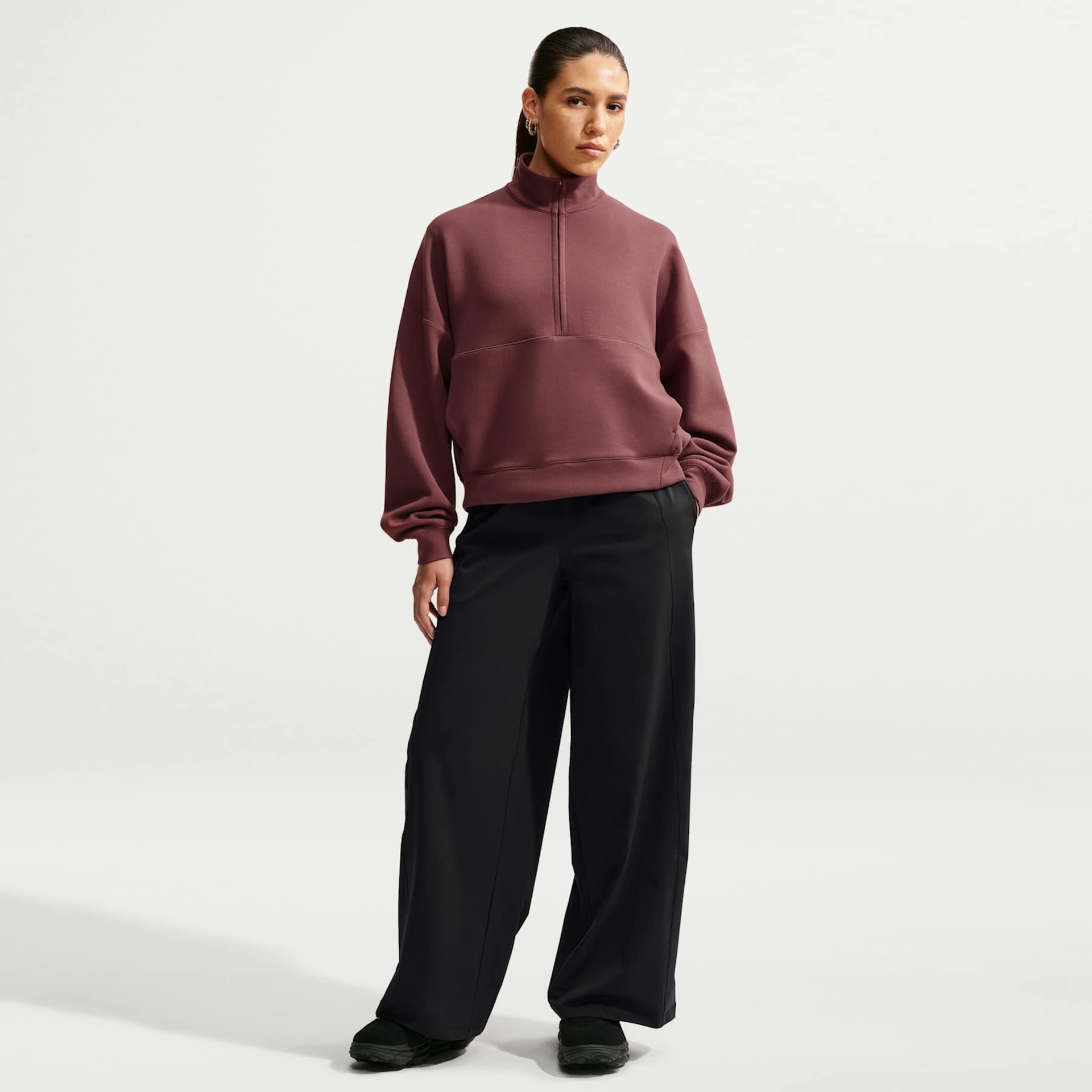 Imagem principal de Calça Dri-FIT Nike Wide Leg 24.7 Feminina