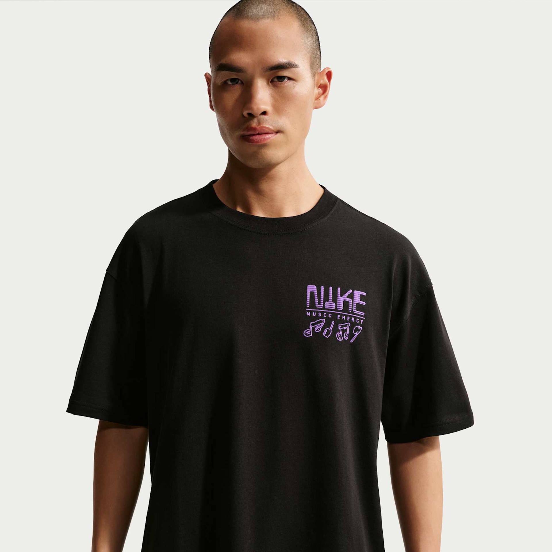 Camiseta Nike Sportswear Swoosh Sounds Unissex - Foto 1