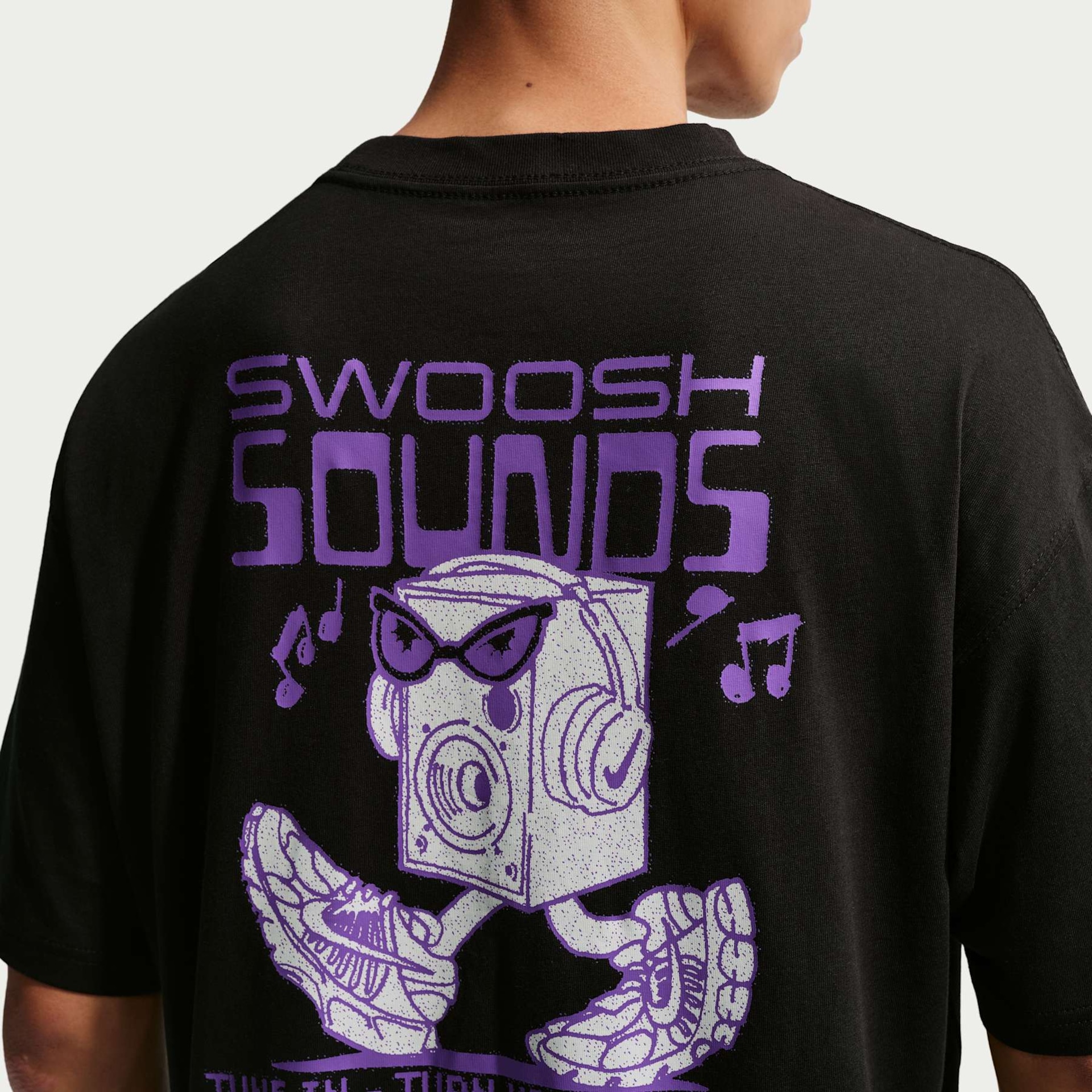 Camiseta Nike Sportswear Swoosh Sounds Unissex - Foto 2
