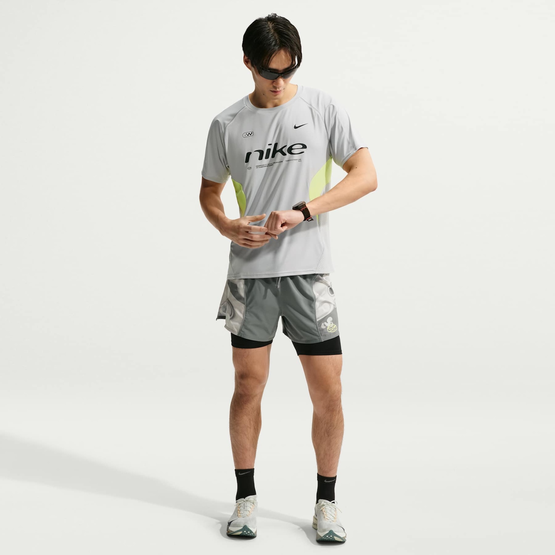 Camiseta Dri-FIT Nike Run Disrupt Masculina - Foto 4