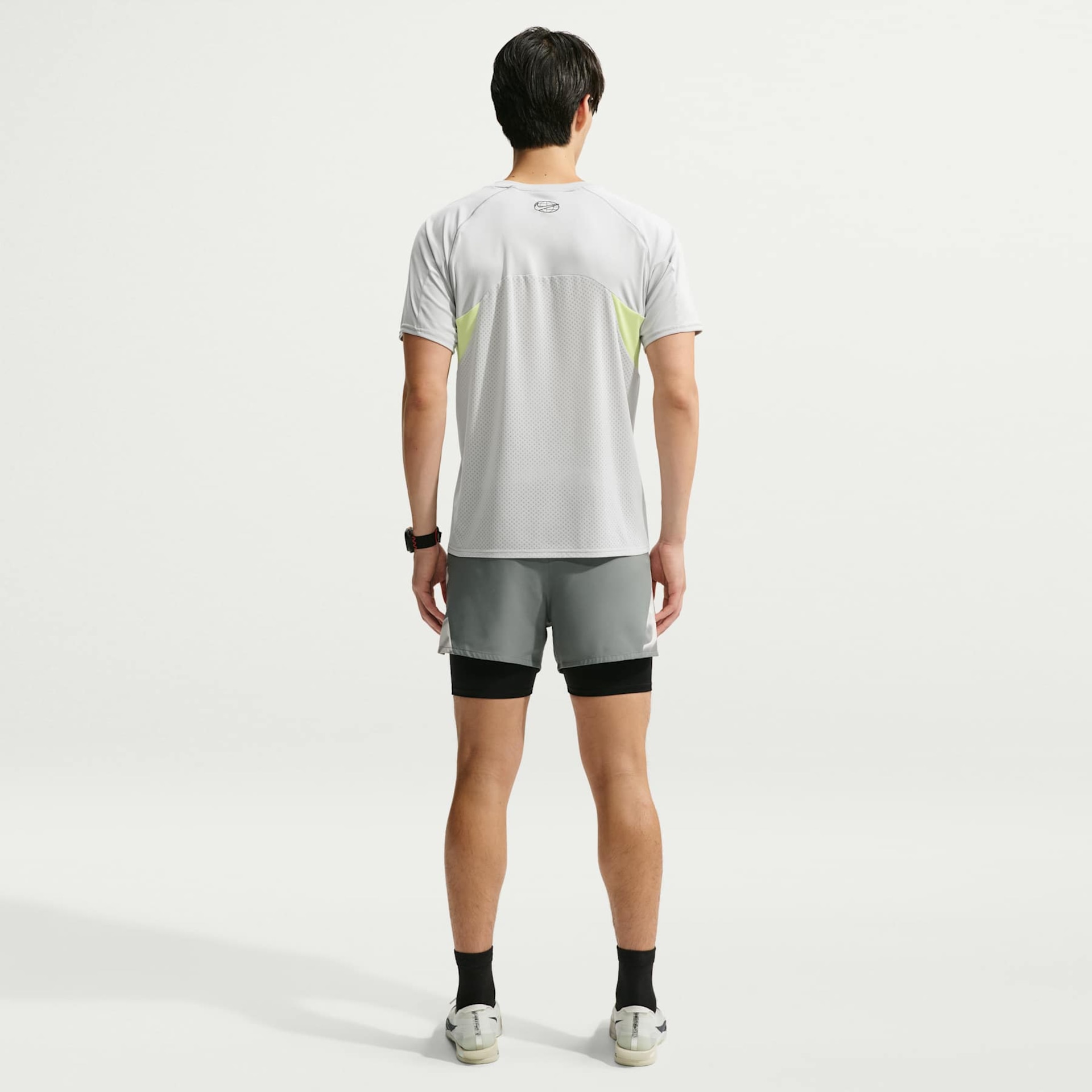 Camiseta Dri-FIT Nike Run Disrupt Masculina - Foto 5
