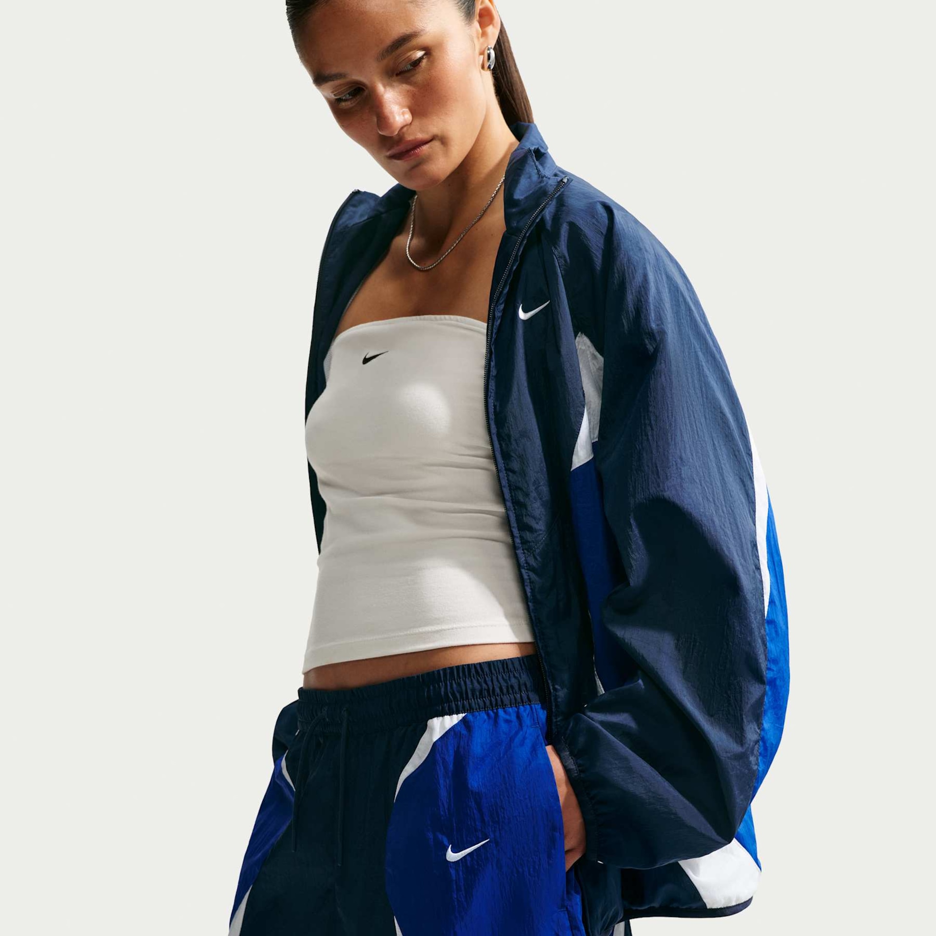Shorts Nike Street Track Feminino - Foto 4