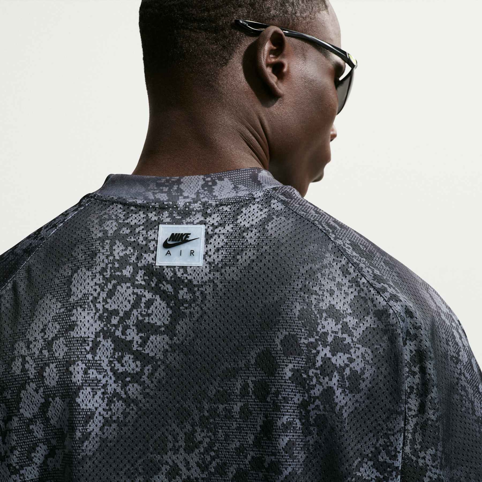 Camisa Nike Air AOP Cheet Code Masculina - Foto 2