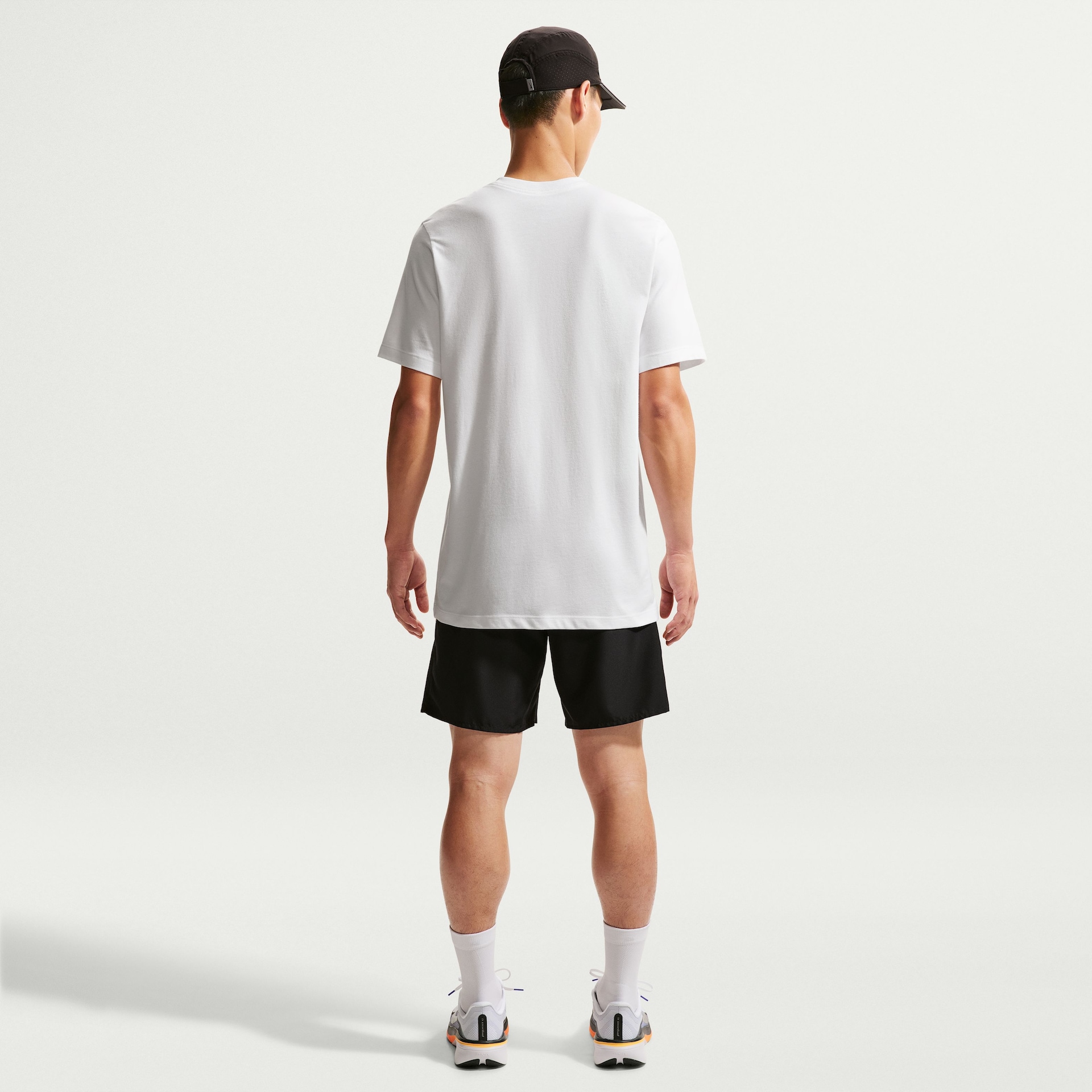 Camiseta Dri-FIT Nike Run DNA Masculina - Foto 5