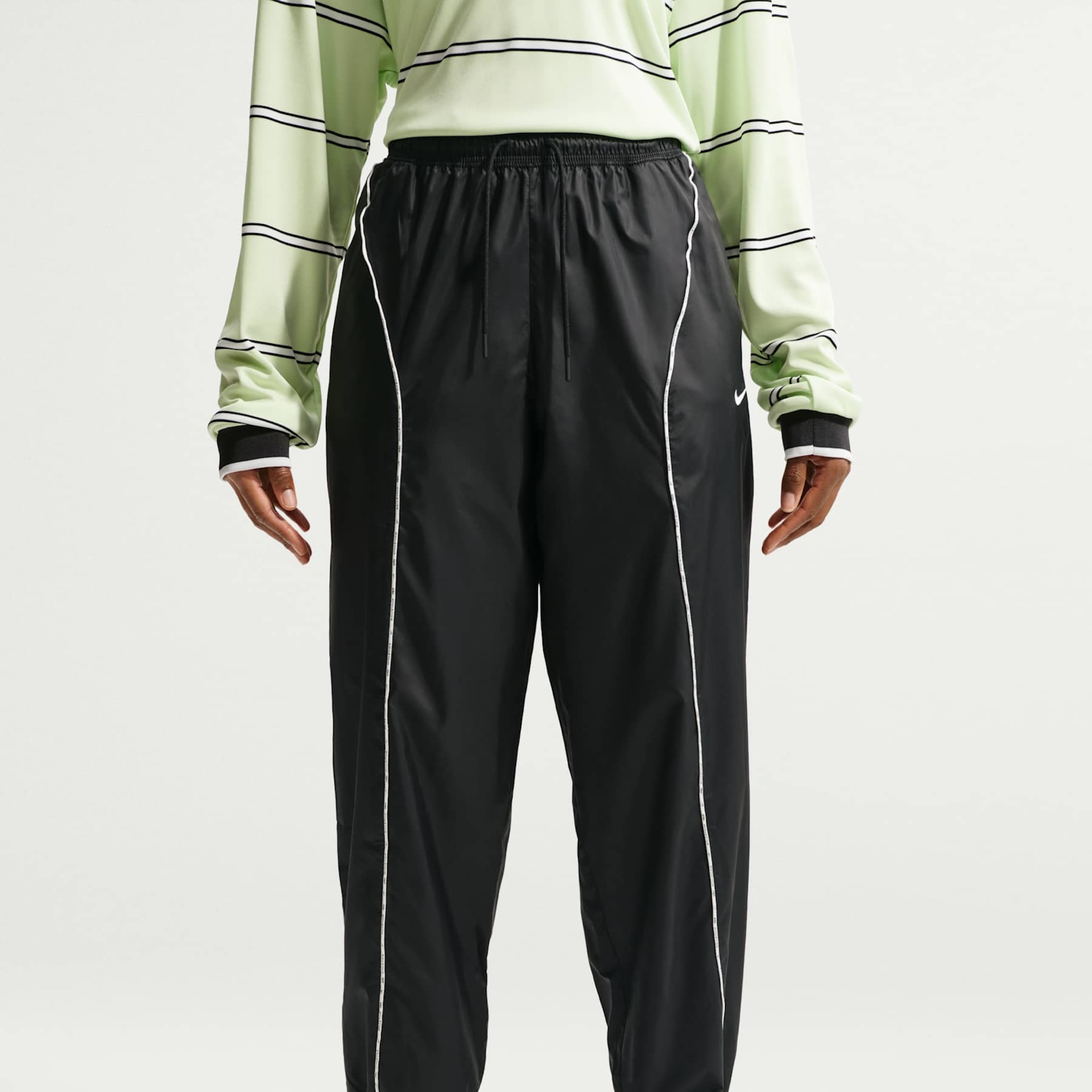 Calça Nike Athletics Department Woven Feminina - Foto 2