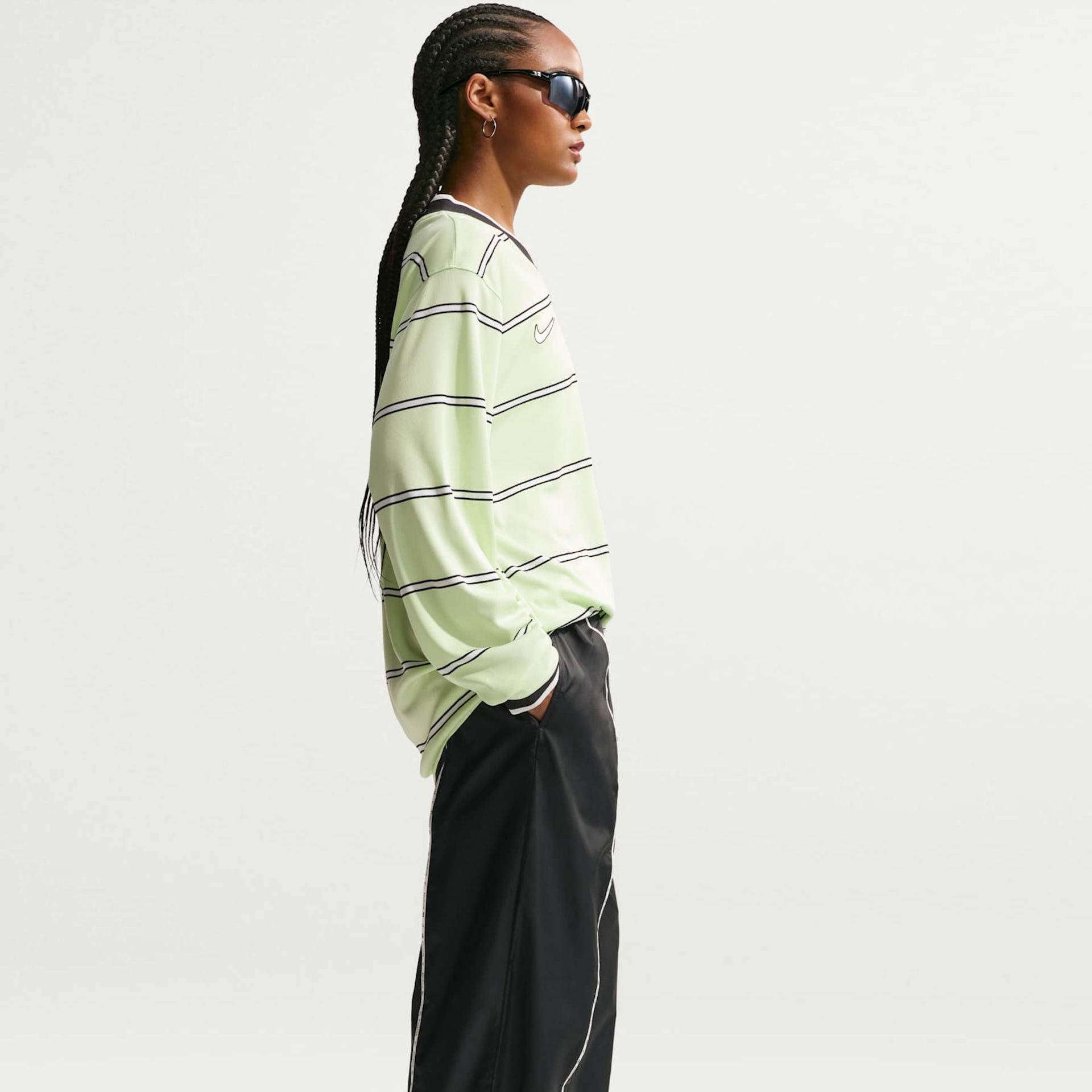 Calça Nike Athletics Department Woven Feminina - Foto 4