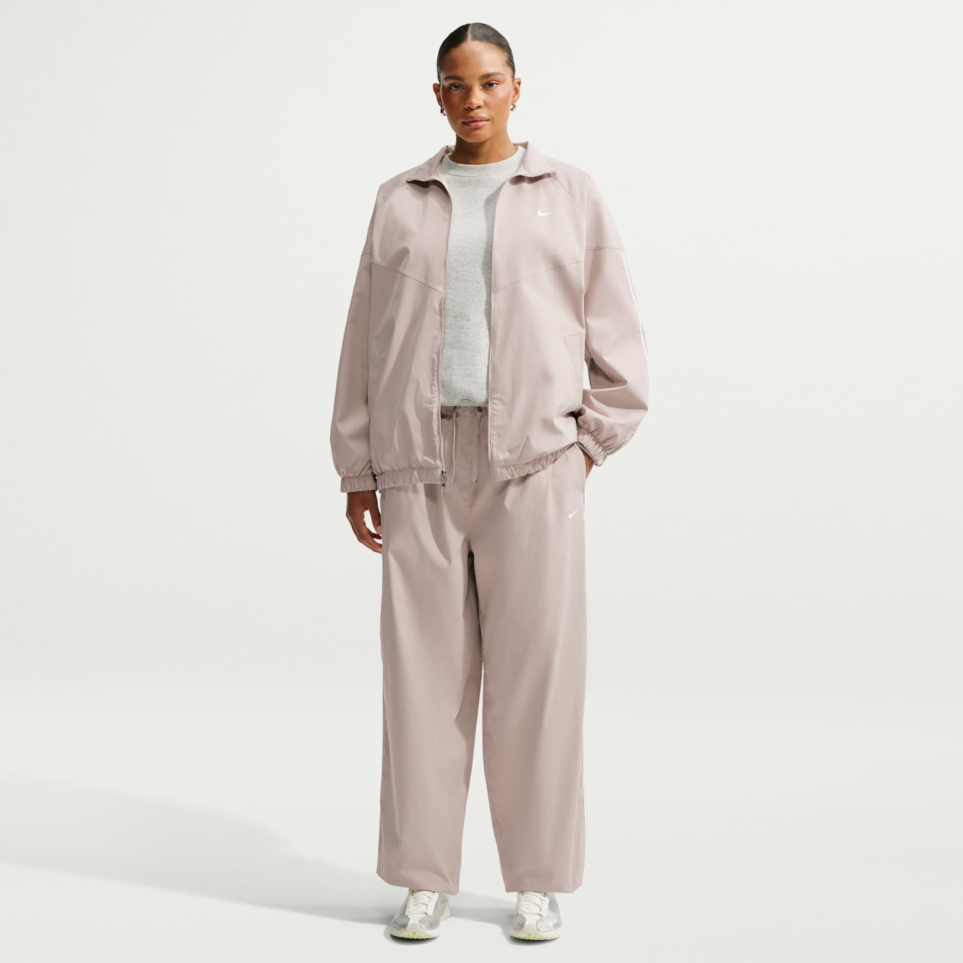 Imagem principal de Calça Nike Essential Track Loose Feminina