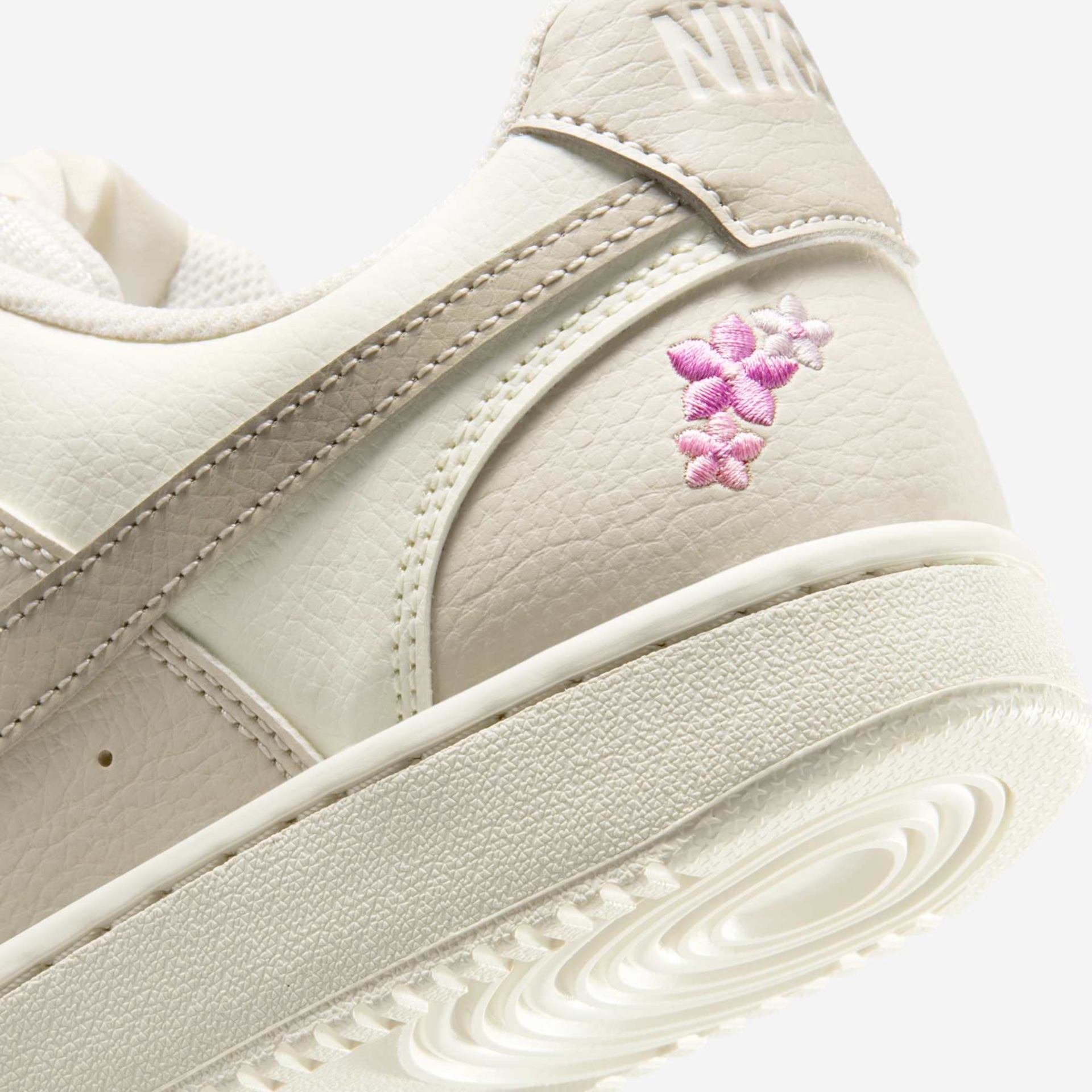Tênis Nike Court Vision Low SE Feminino - Foto 8