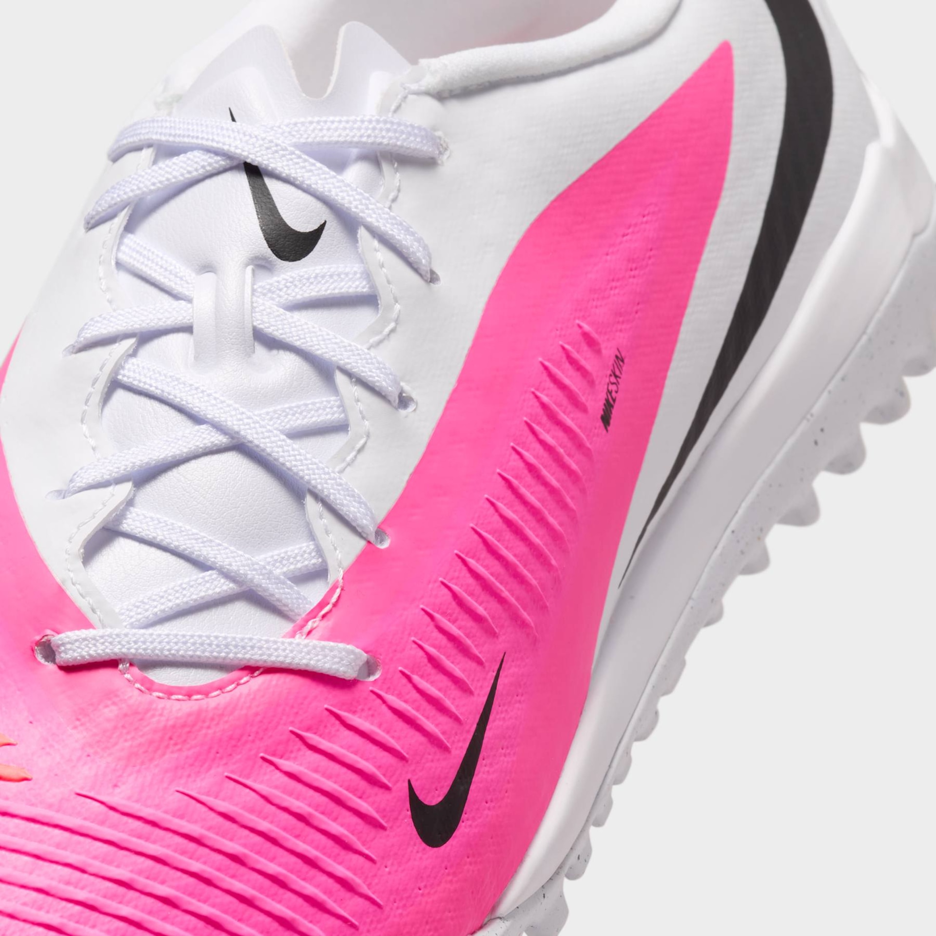 Chuteira Society Nike Phantom 6 Academy Low - Foto 7