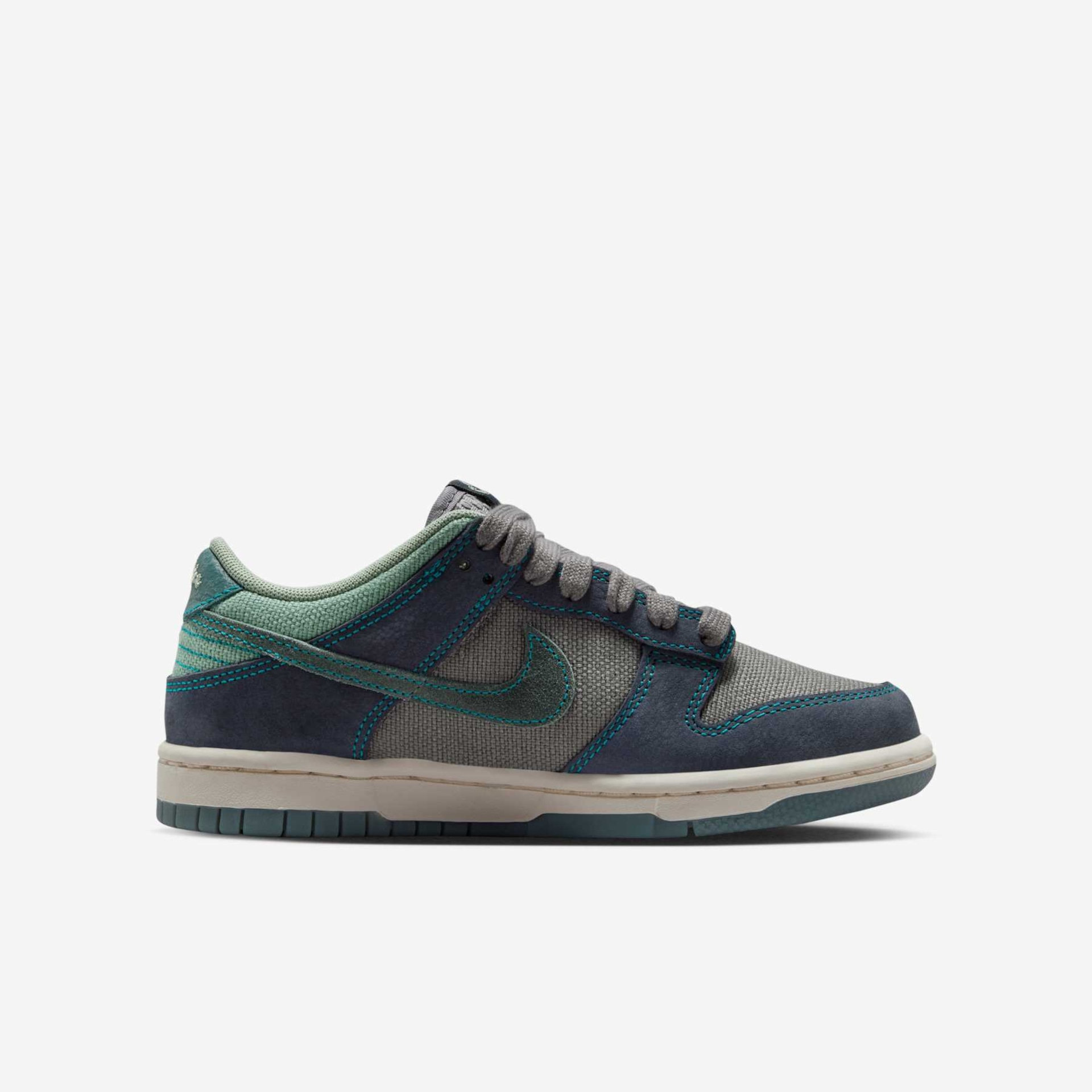 Tênis Nike Dunk Low LV8 Infantil - Foto 3