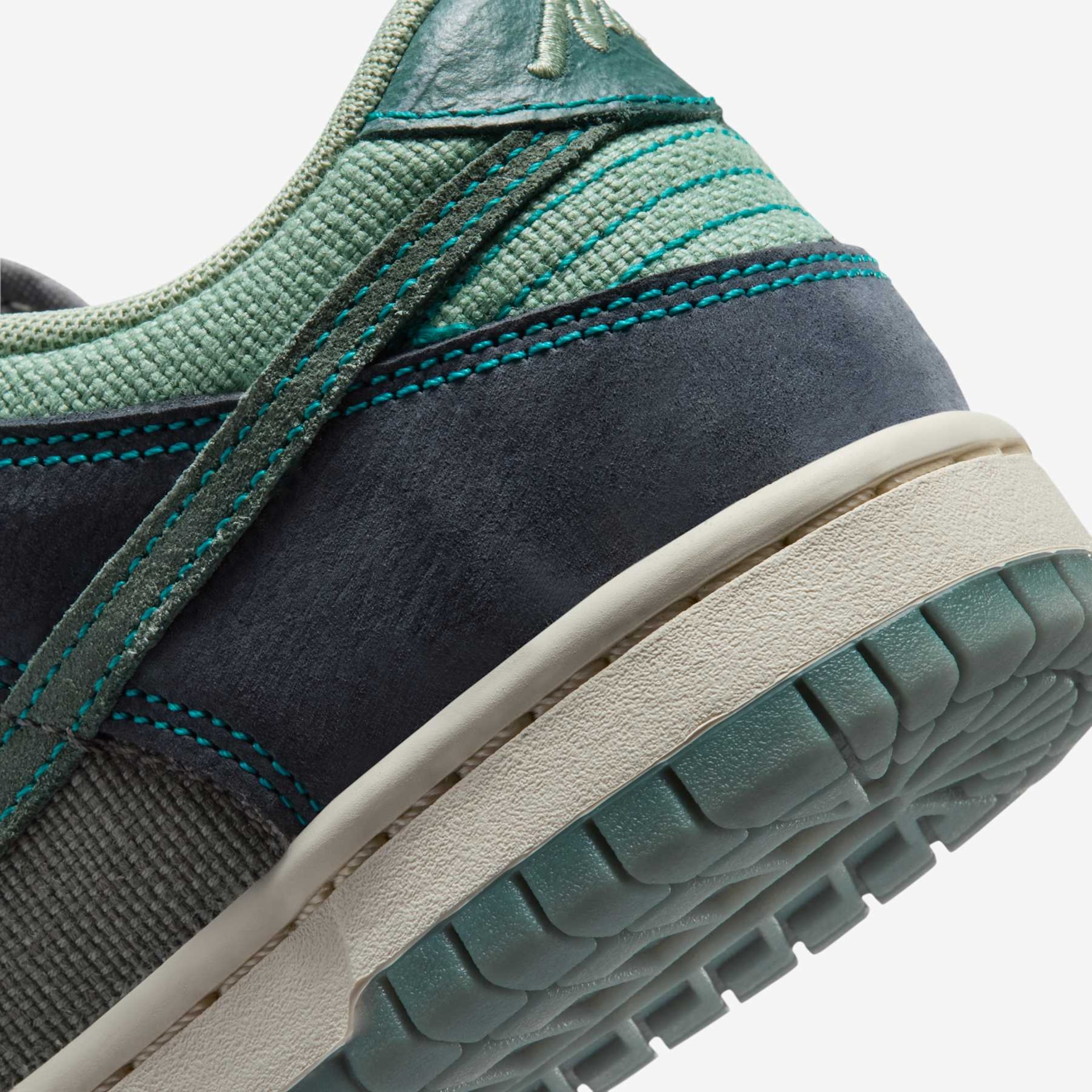 Tênis Nike Dunk Low LV8 Infantil - Foto 8