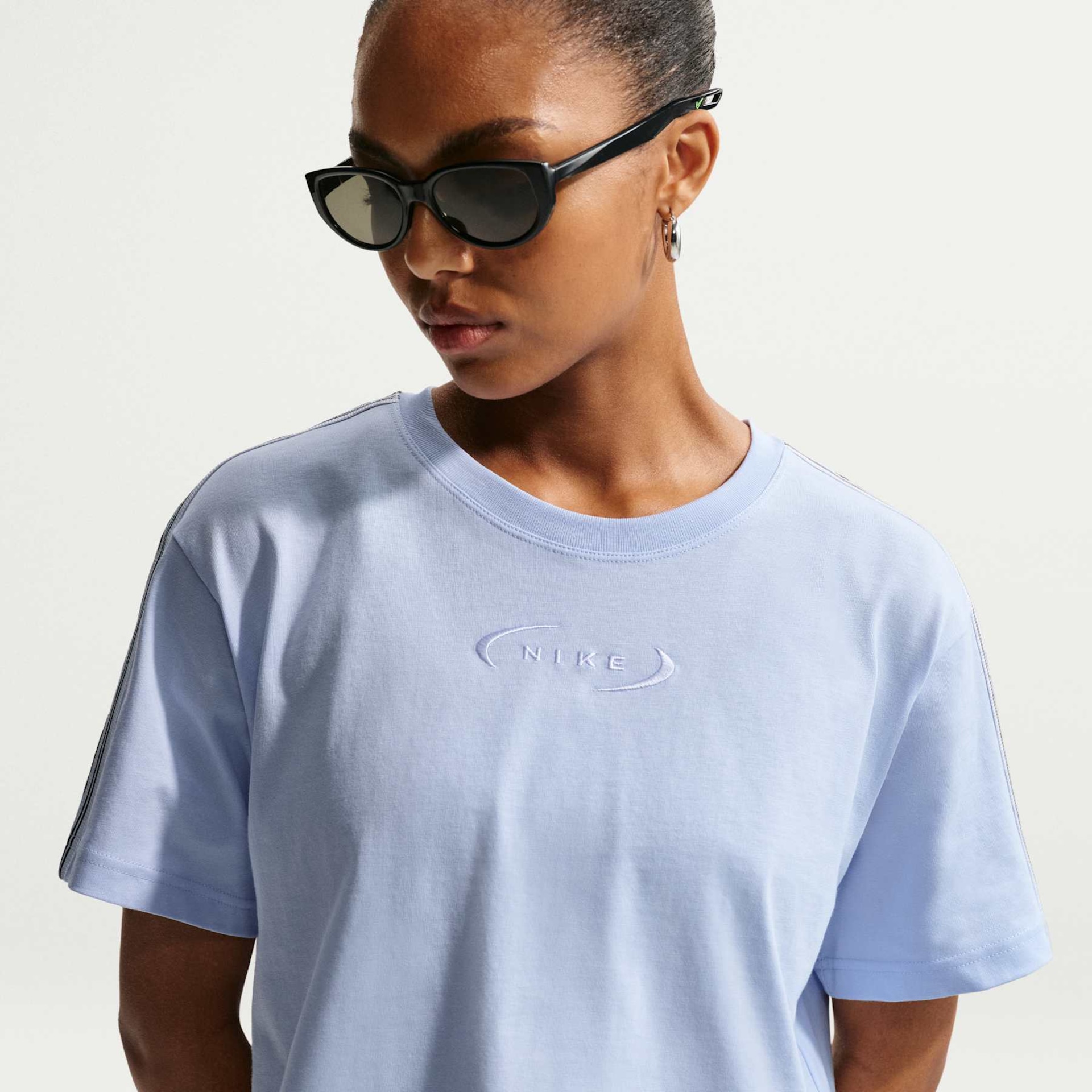 Imagem principal de Camiseta Cropped Nike Sportswear Varsity 18 Feminina