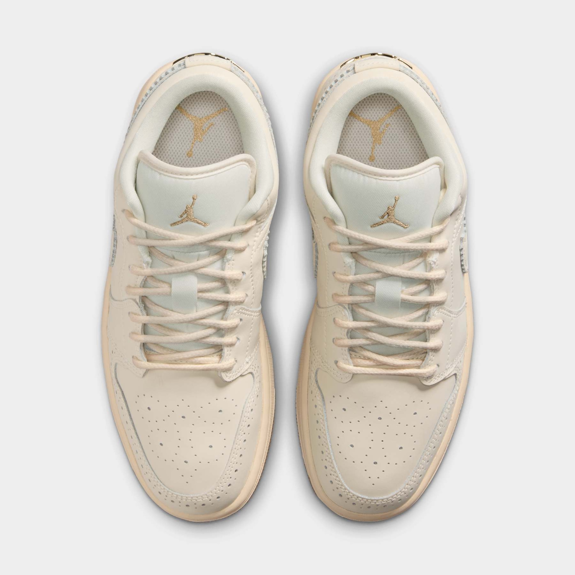 Tênis Air Jordan 1 Low SE Feminino - Foto 4