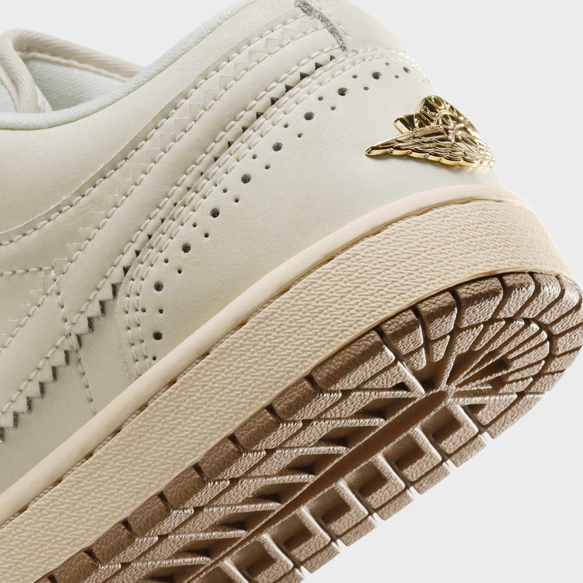 Tênis Air Jordan 1 Low SE Feminino - Foto 8