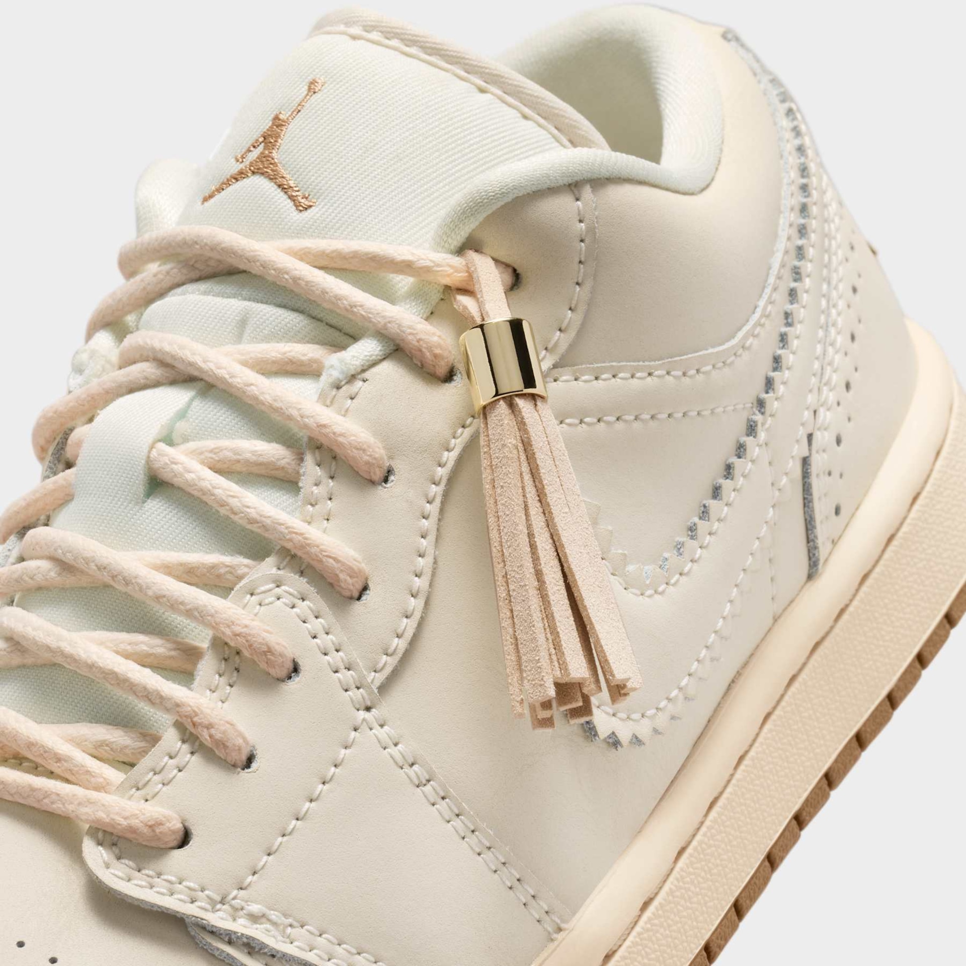 Tênis Air Jordan 1 Low SE Feminino - Foto 9