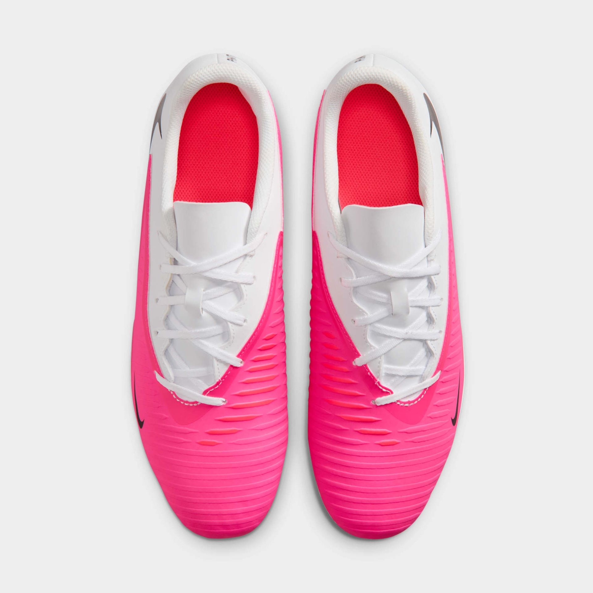 Chuteira Campo Nike Phantom 6 Club Low - Foto 4