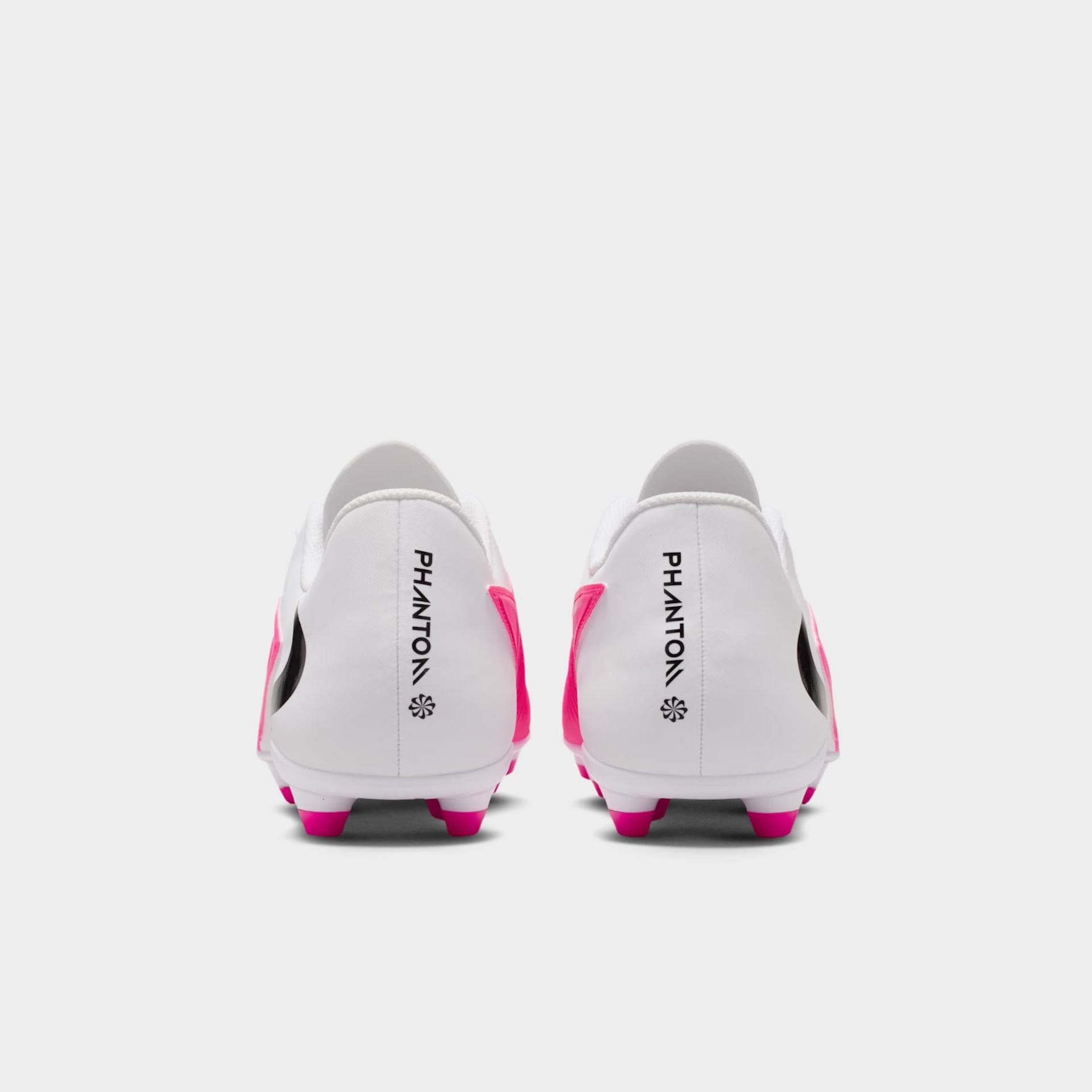 Chuteira Campo Nike Phantom 6 Club Low - Foto 6