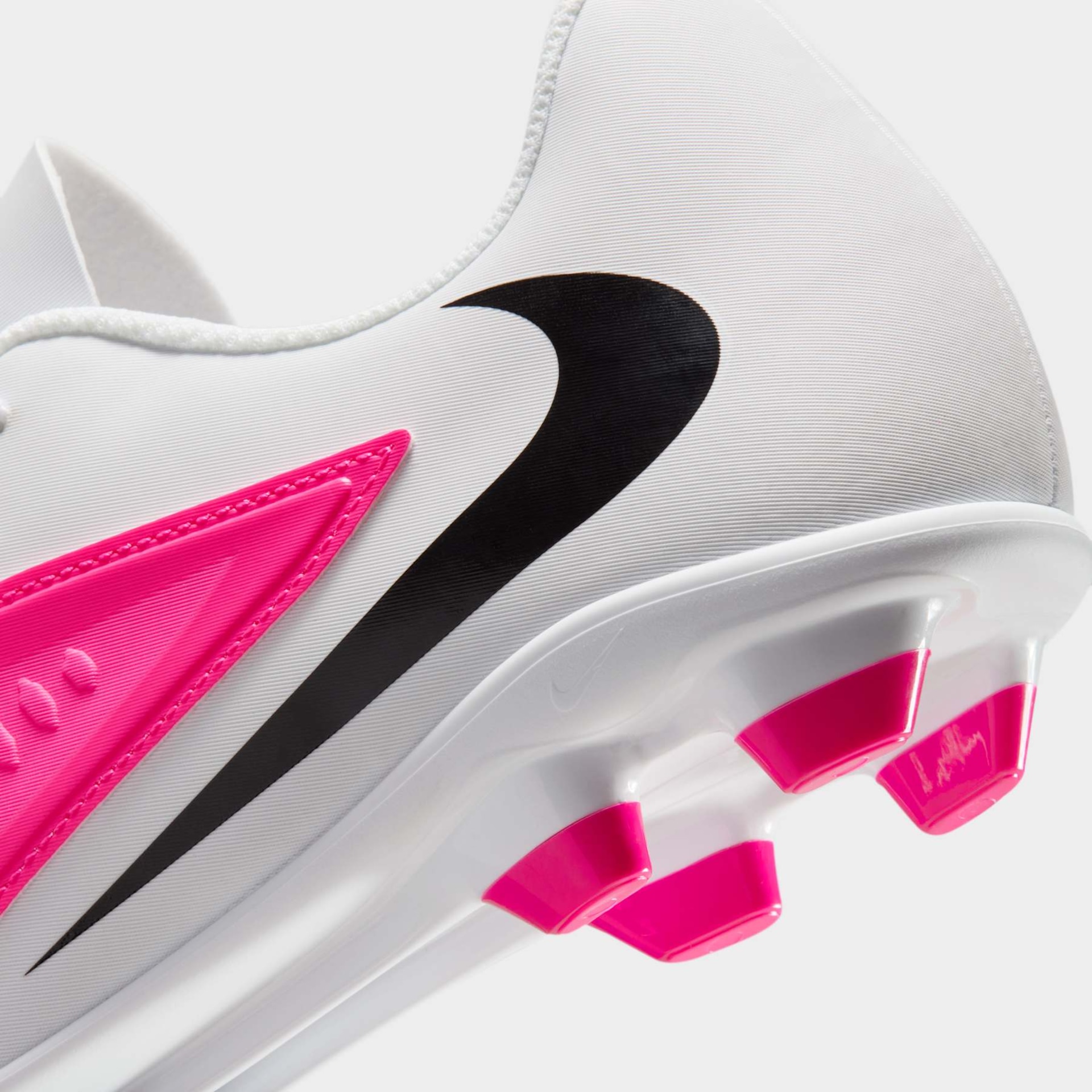 Chuteira Campo Nike Phantom 6 Club Low - Foto 9