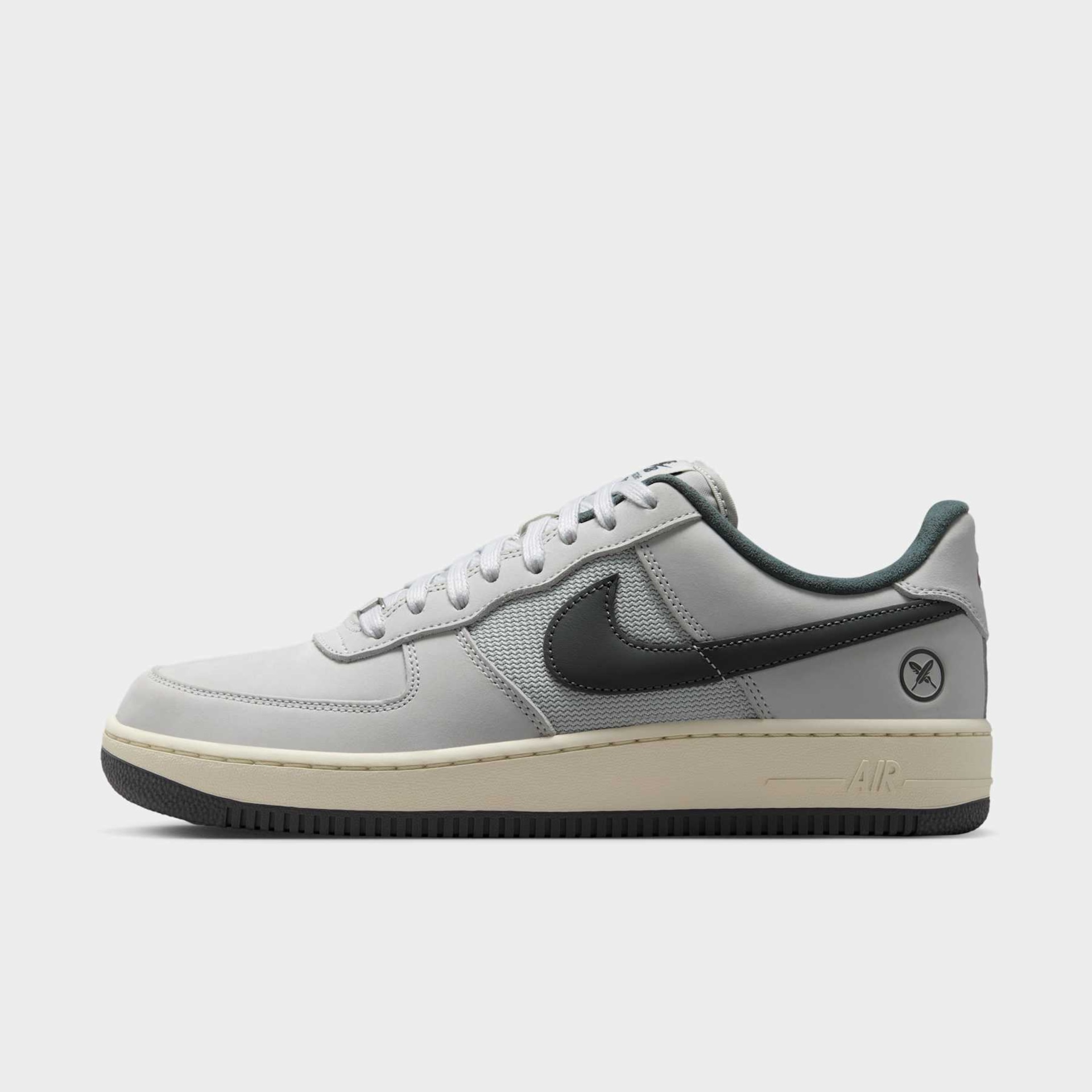 Imagem principal de NIKE SB AIR FORCE 1 YUTO