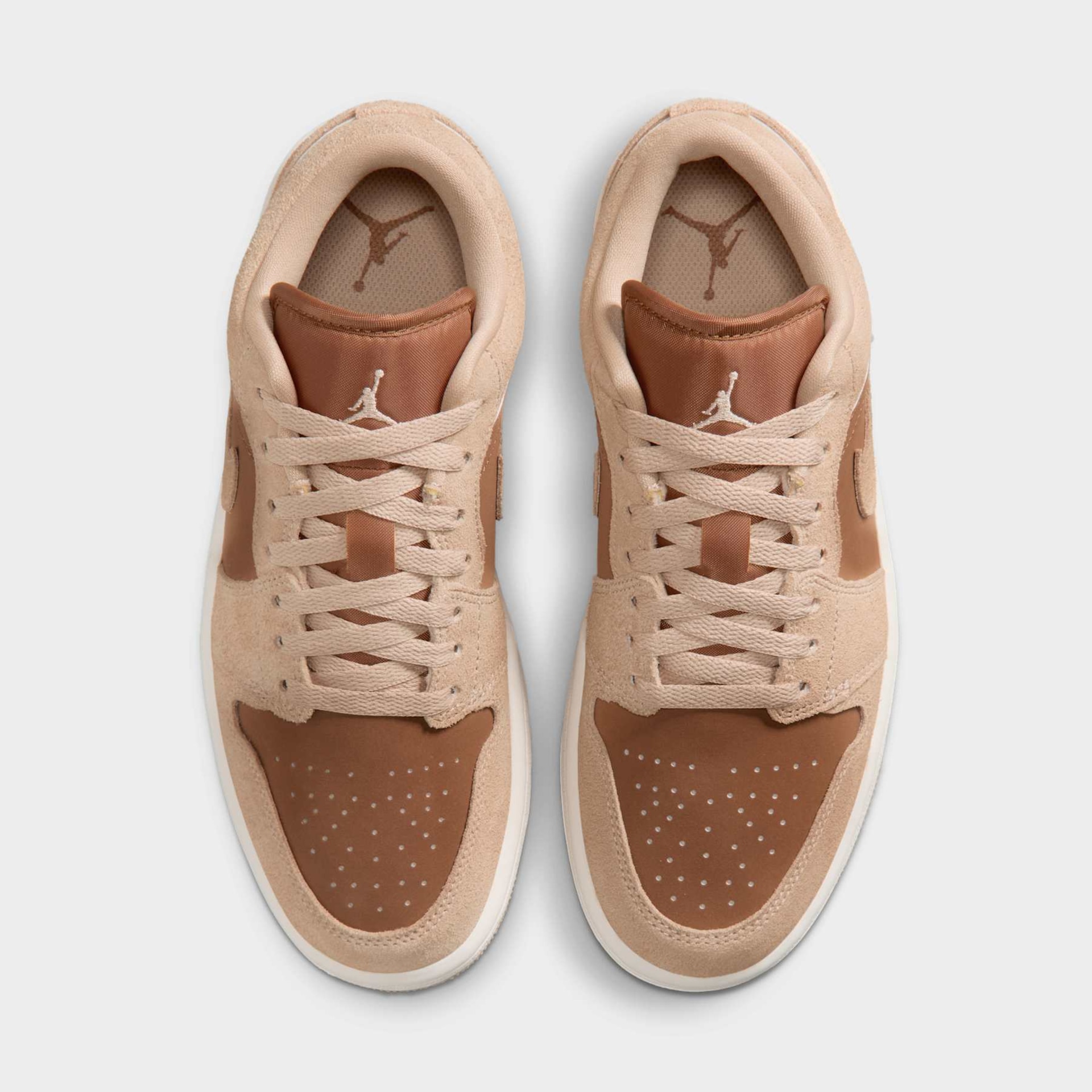 Tênis Air Jordan 1 Low Feminino - Foto 4