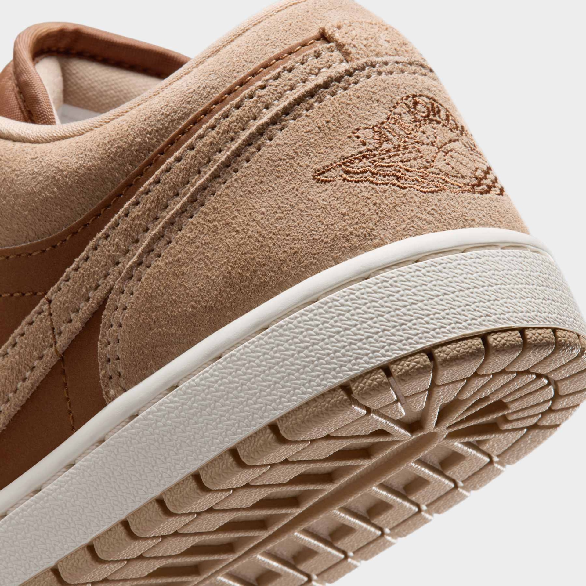 Tênis Air Jordan 1 Low Feminino - Foto 8