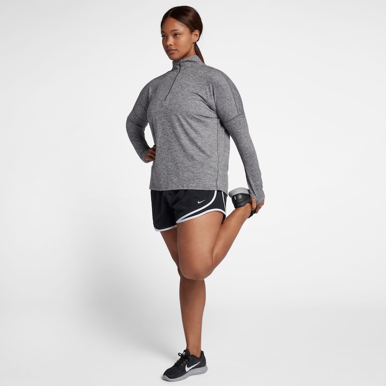 Plus Size - Shorts Nike Tempo Feminino - Foto 3