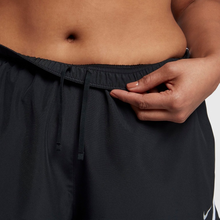 Plus Size - Shorts Nike Tempo Feminino - Foto 6