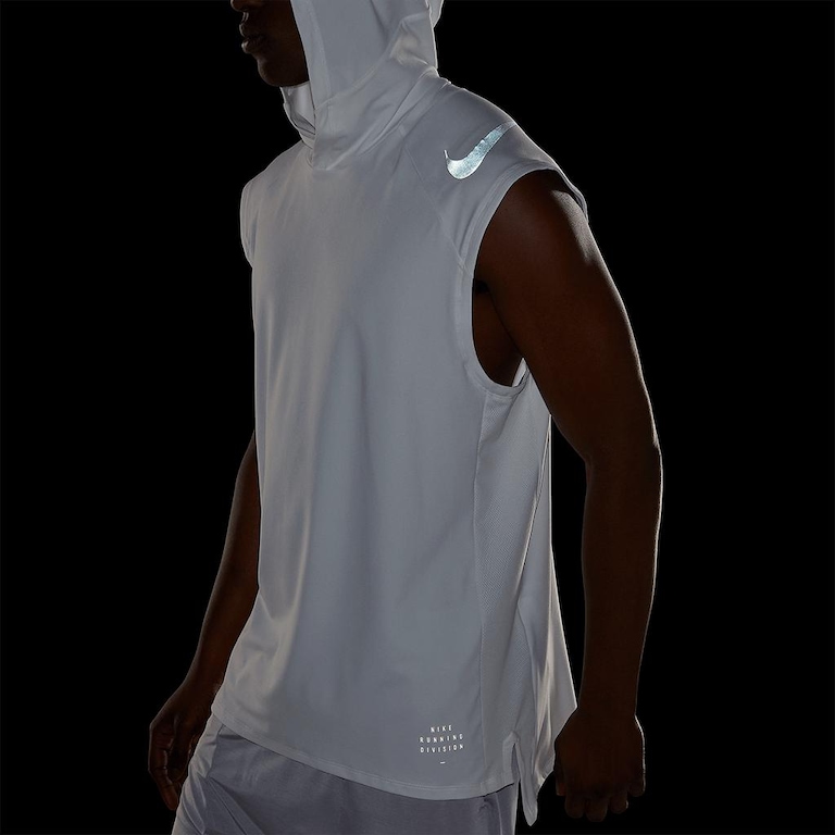 Camiseta Regata Nike Element Masculina - Foto 7