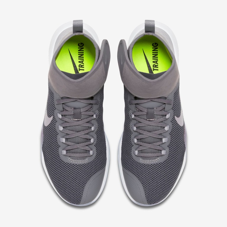 Tênis Nike Air Zoom Strong 2 Feminino - Foto 4