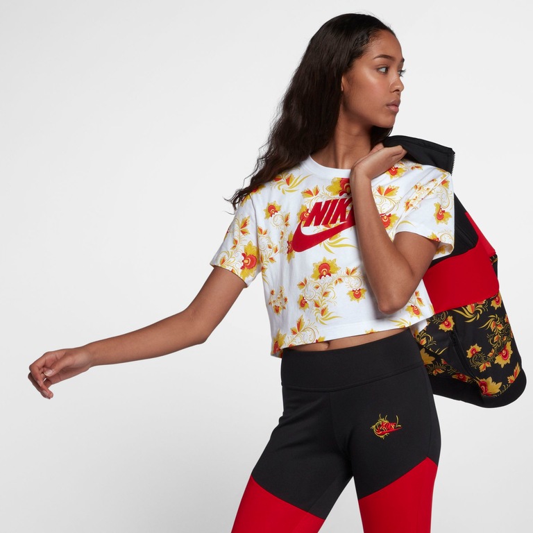Camiseta Nike Sportswear Floral Feminina - Foto 1