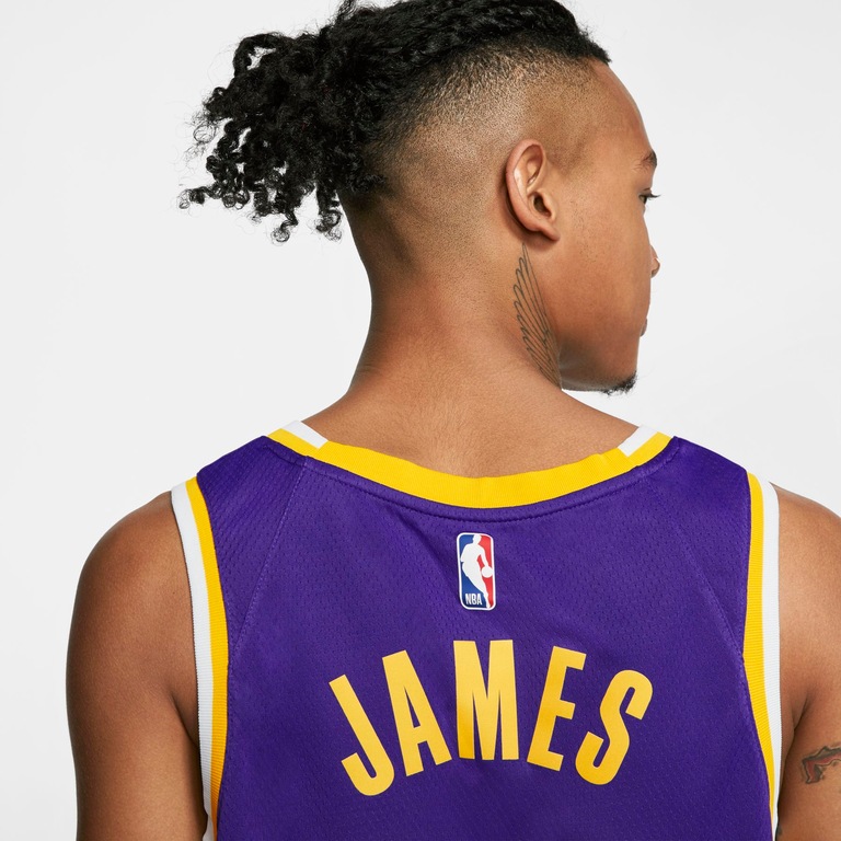 Regata Nike Los Angeles Lakers Statement Edition Swingman Masculina (LeBron James) - Foto 5