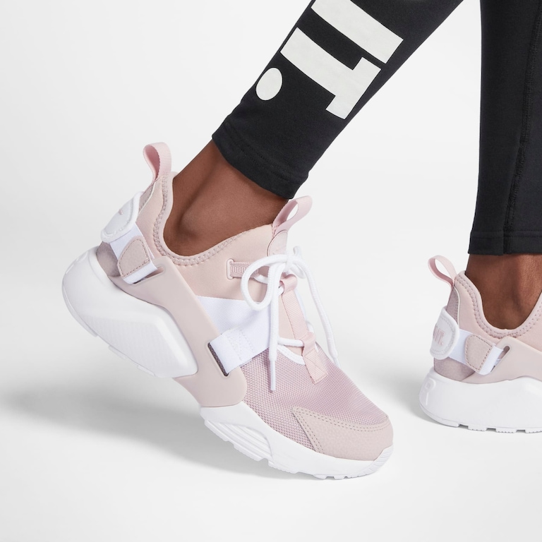 Tênis Nike Air Huarache City Low Feminino - Foto 8