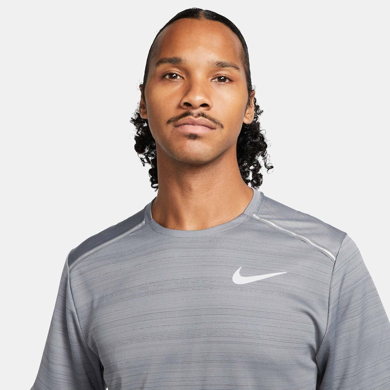 Camiseta Nike Dri-FIT Miler Masculina - Foto 3