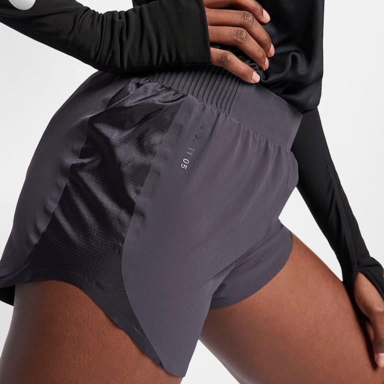 Shorts Nike Tech Pack Tempo Feminino - Foto 3