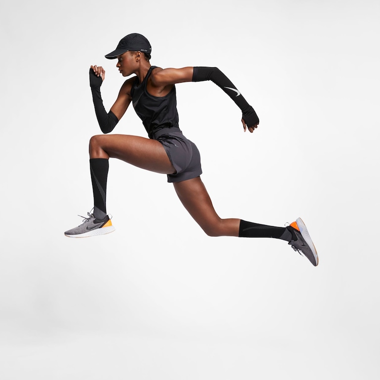 Shorts Nike Tech Pack Tempo Feminino - Foto 5