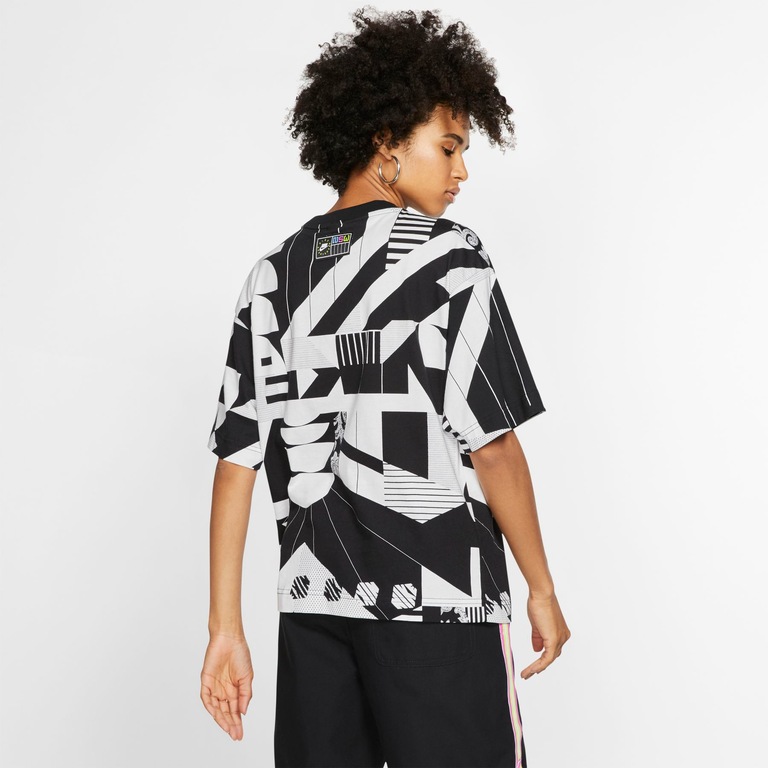 Camiseta Nike Sportswear AOP Unissex - Foto 2