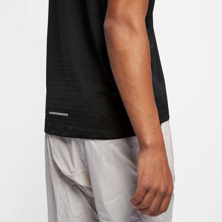 Camiseta Nike Dri-Fit Miler Masculina - Foto 4