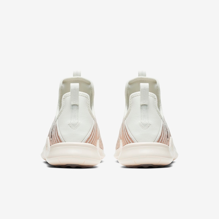 Tênis Nike Free TR 9 Metallic Feminino - Foto 6